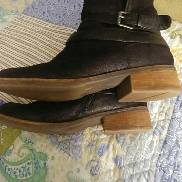 Boots - Picture 7 of 7